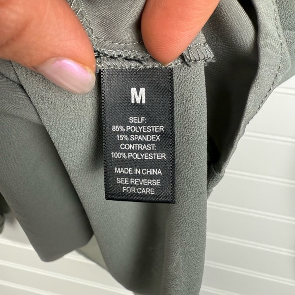 BKE Boutique women’s sage green high low long sleeve blouse. Size M. - Picture 6 of 7